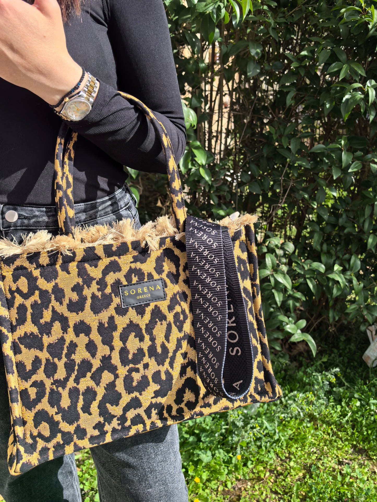 Wild medium tote bag