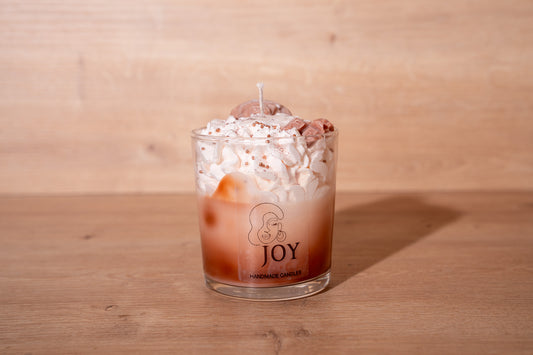 Cinnamon rolls candle