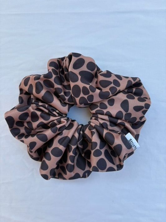 #Polka dots beige scrunchie