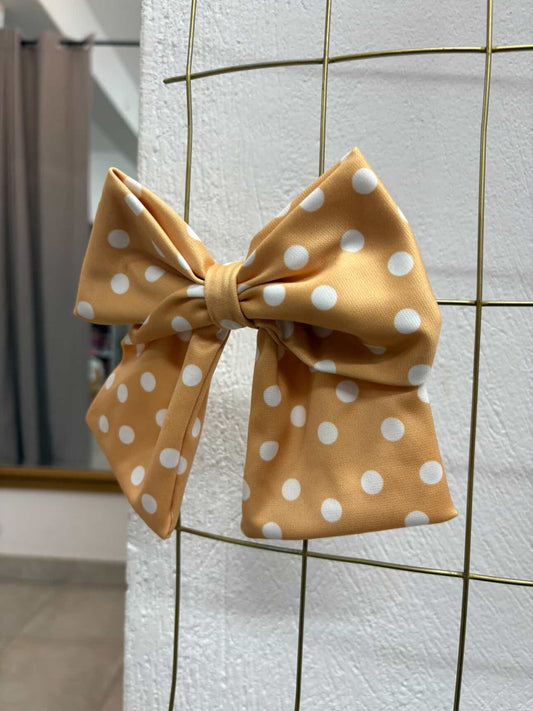 #White dots bow